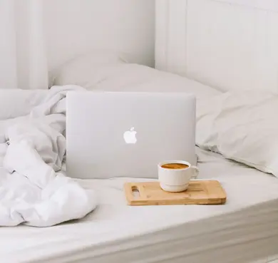 laptop-in-bed